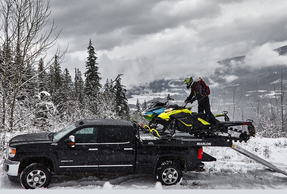 How to load a snowmobile in a truck - Snowmobile Action Tremblant